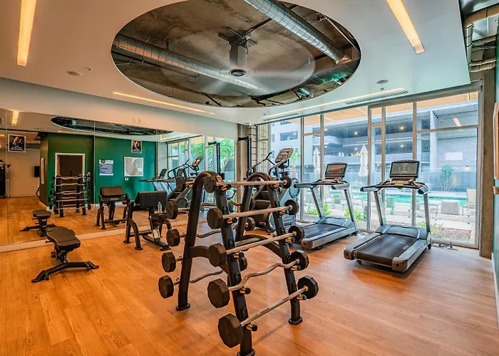 Cdt Phx Balcony Gym Pool Wd & Parking Apartment