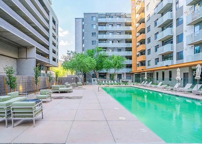 Apartment Cdt Phx Balcony Gym Pool Wd & Parking *