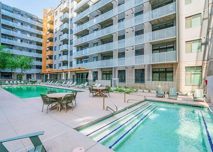 Cdt Phx Balcony Gym Pool Wd & Parking Apartment