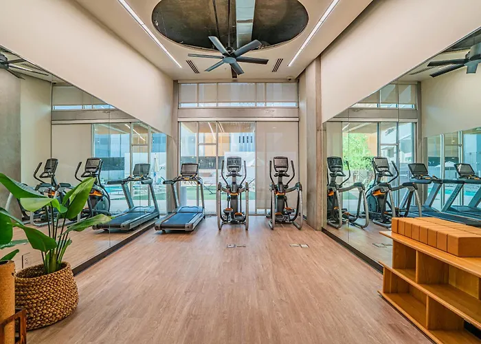 Apartment Cdt Phx Balcony Gym Pool Wd & Parking *