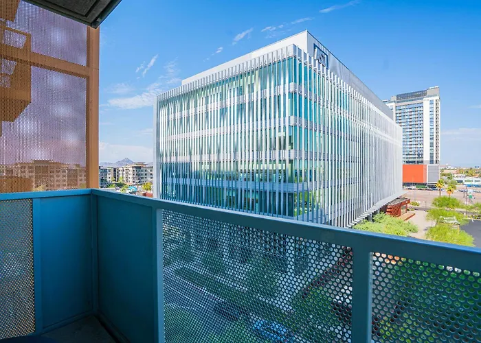 Apartment Cdt Phx Balcony Gym Pool Wd & Parking *
