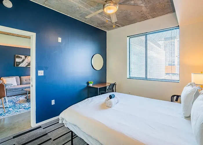 Cdt Phx Balcony Gym Pool Wd & Parking Phoenix